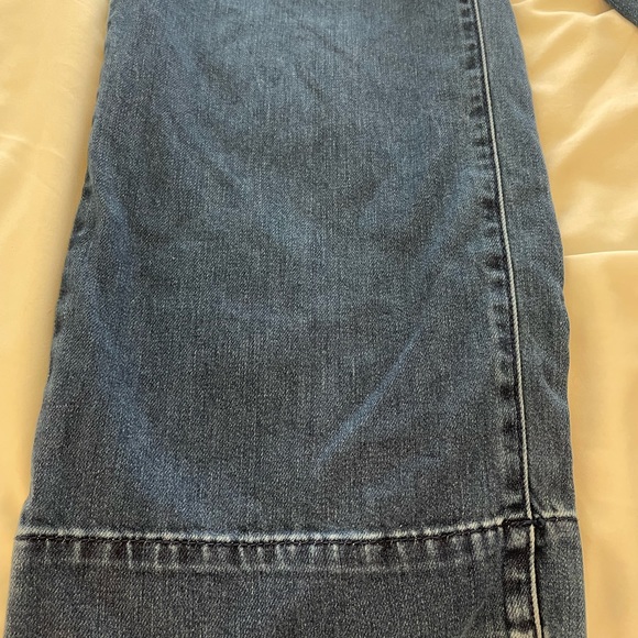 Universal thread flare jeans with belt - Picture 2 of 5